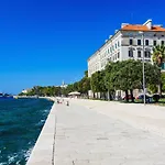 Urban With Sauna זאדאר