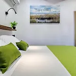 Urban With Sauna Apartament *